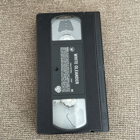 White Oleander VHS Tape Vintage 2002 Warner Bros Zellweger Pfeiffer Wright - Picture 3 of 4